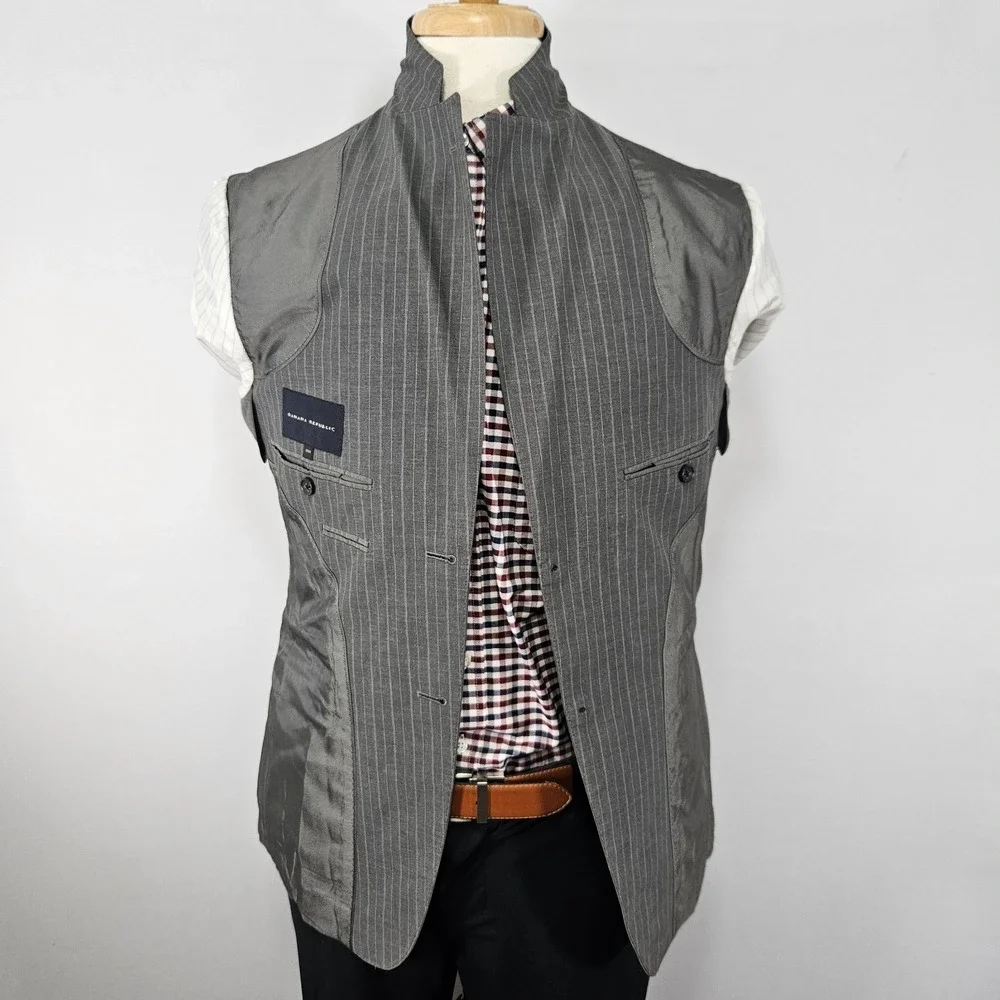 Banana Republic Men's Sport Coat Blazer Two Button Gray Striped Cotton Size 40S